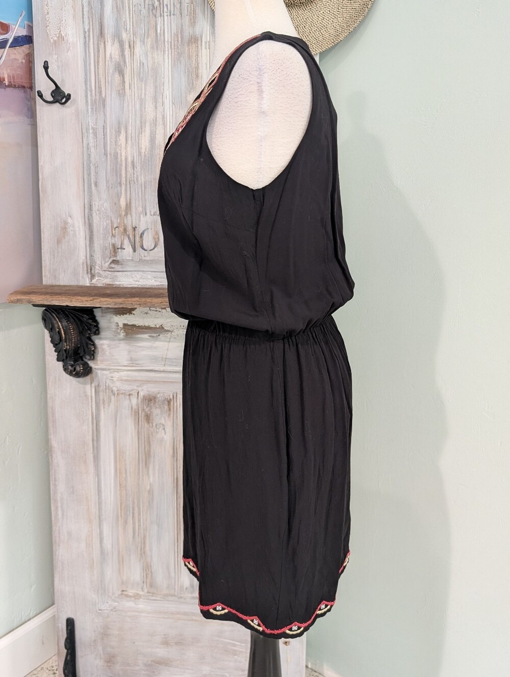 White House Black Market Black Embroidered V-Neck Dress - Picture 3 of 8